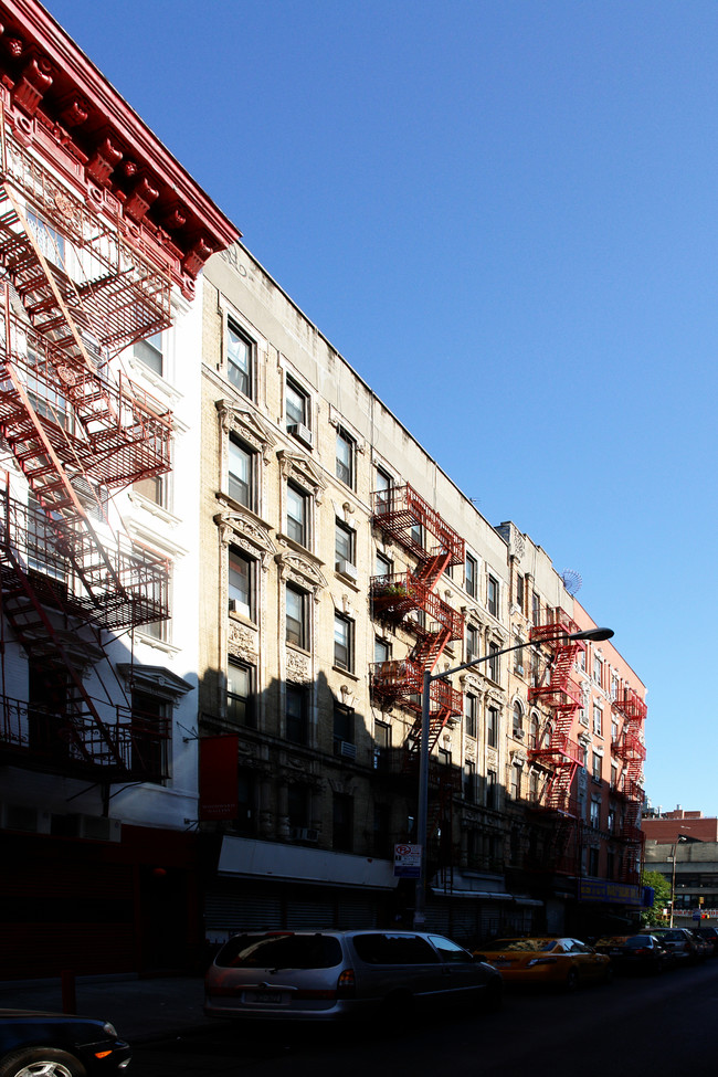 135-137 Eldridge St in New York, NY - Foto de edificio - Building Photo