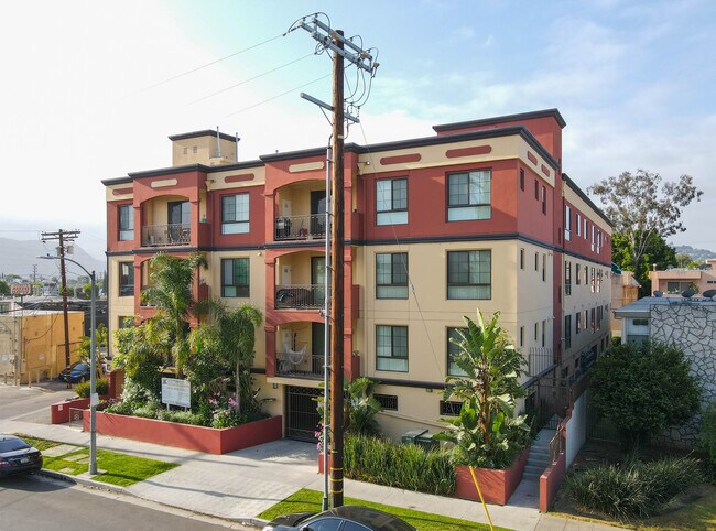 Huston Court in North Hollywood, CA - Foto de edificio - Building Photo