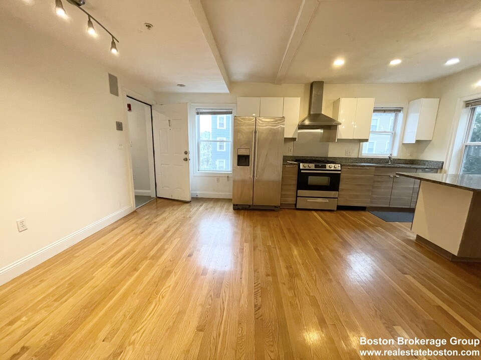 128 Hillside St, Unit 1 in Boston, MA - Building Photo