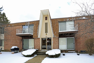 Arlington Manor Apartments in Warren, MI - Foto de edificio - Building Photo