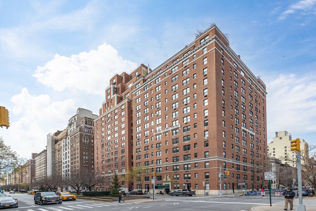 1130 Park Ave in New York, NY - Building Photo