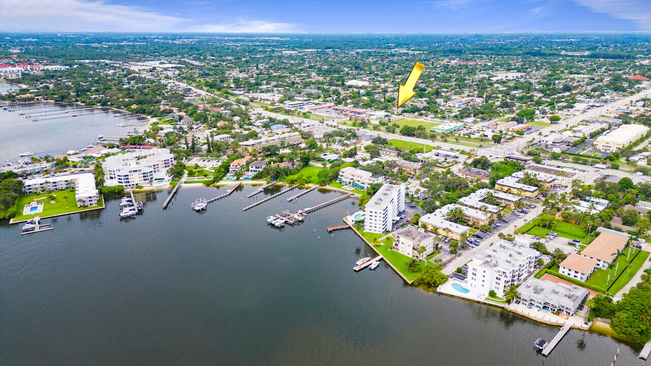 301 W Ocean Ave in Lantana, FL - Building Photo