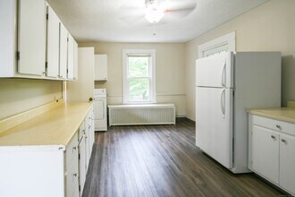 82 Spindle Hill Rd in Wolcott, CT - Building Photo - Building Photo