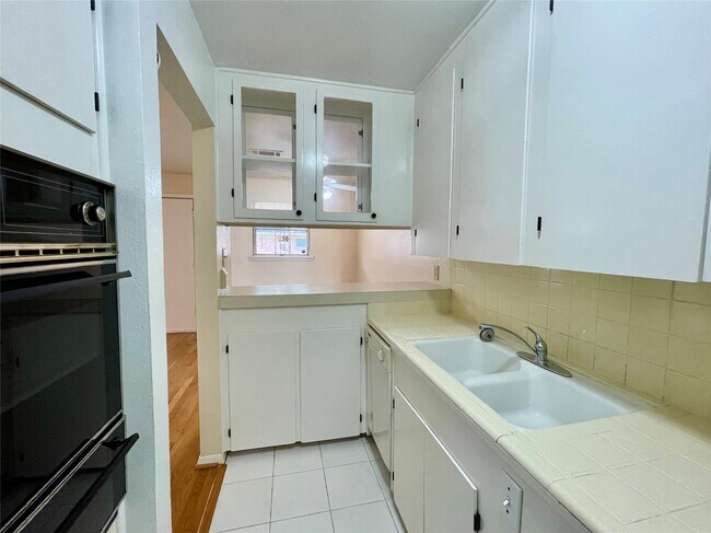 property at 3420 Mt Vernon St