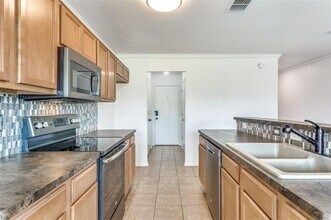 10715 Edgewest Terrace in Fort Worth, TX - Building Photo - Building Photo
