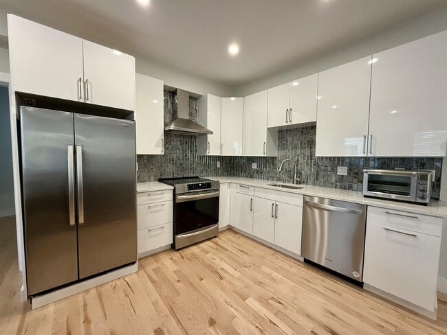 19 Gorham St, Unit 1 in Somerville, MA - Foto de edificio - Building Photo