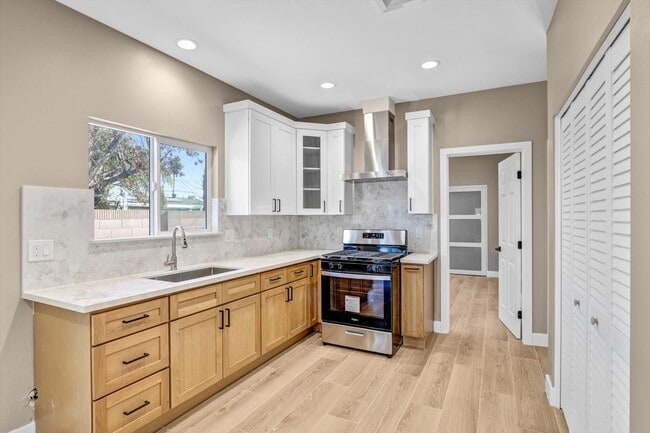 502 S Broder St in Anaheim, CA - Building Photo - Building Photo