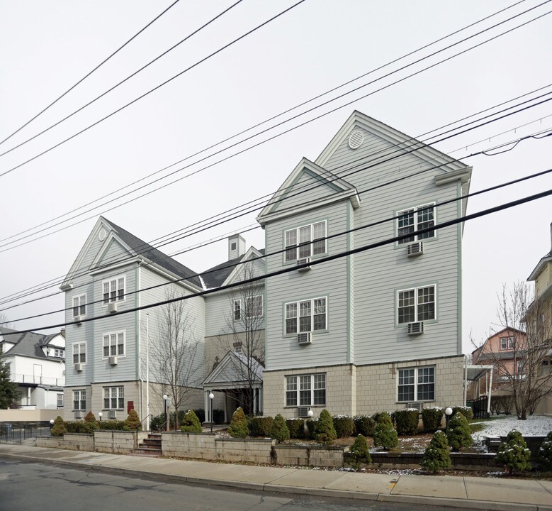 Canterbury Commons in Mount Vernon, NY - Building Photo