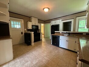 66 Old Amherst Rd in Sunderland, MA - Building Photo - Building Photo