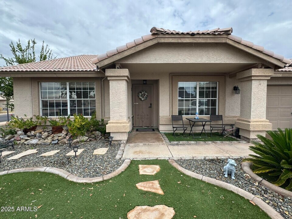 820 N Owl Dr in Gilbert, AZ - Building Photo