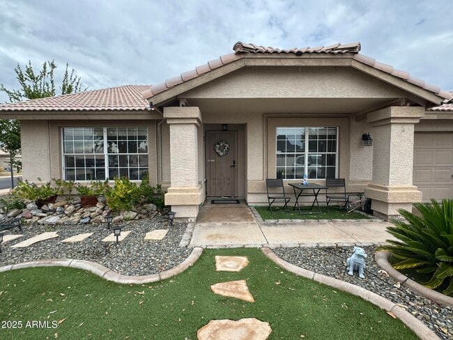 property at 820 N Owl Dr
