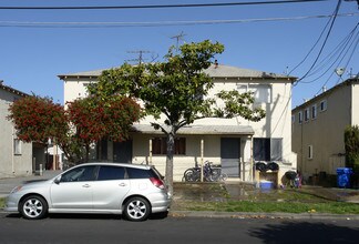 635 Laurel St in Redwood City, CA - Foto de edificio - Building Photo