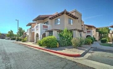 5757 W Eugie Ave in Glendale, AZ - Building Photo - Building Photo