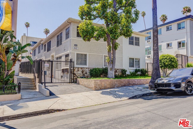 1643 N Formosa Ave in Los Angeles, CA - Building Photo - Building Photo