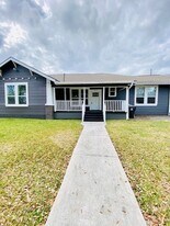 4729 Walker St in Houston, TX - Building Photo