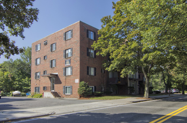 139 Washington St in Reading, MA - Foto de edificio - Building Photo