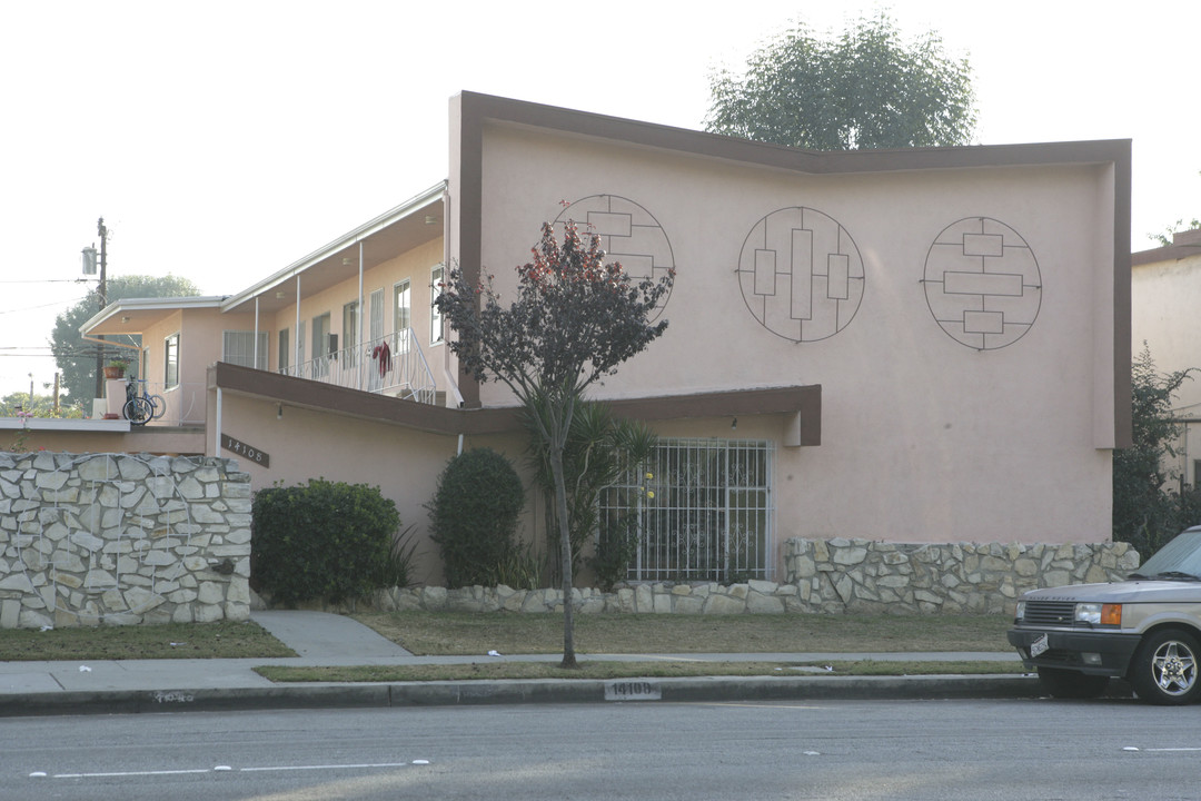 14108 Bellflower Blvd in Bellflower, CA - Foto de edificio