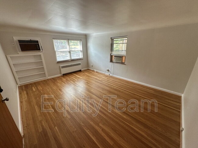 6086 Dryden Ave in Cincinnati, OH - Building Photo - Building Photo