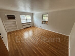 6086 Dryden Ave in Cincinnati, OH - Building Photo - Building Photo