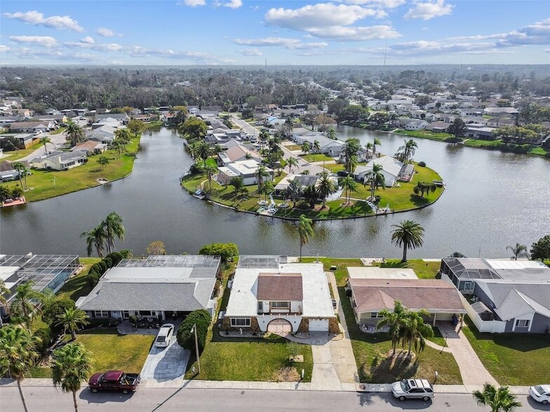 3248 Rock Valley Dr in Holiday, FL - Building Photo