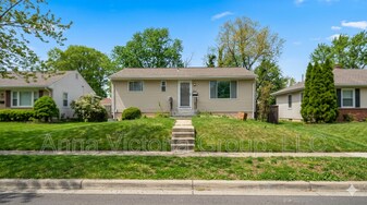 2317 Roslyn Ave in District Heights, MD - Building Photo