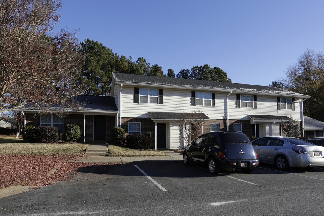 Meadowbrook Apartments in Laurens, SC - Building Photo