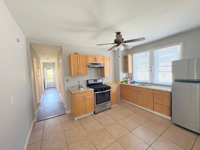 196 Sherman St, Unit 3 in Cambridge, MA - Building Photo - Building Photo