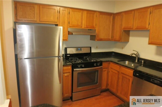 1123 Waterford Dr in Edison, NJ - Building Photo - Building Photo