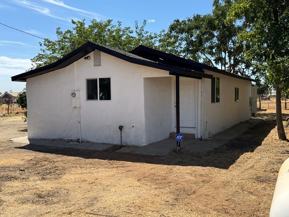 24336 Avenue 24 in Chowchilla, CA - Building Photo