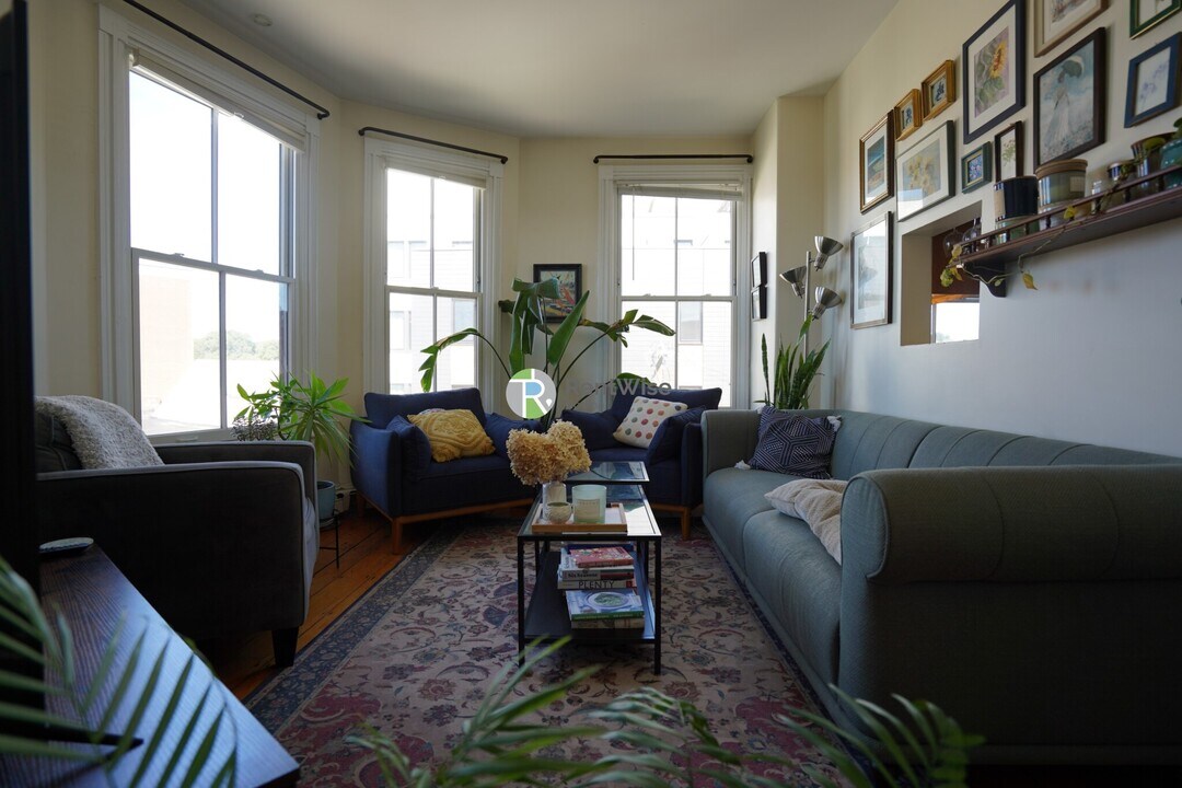 64 Bow St-Unit -E in Somerville, MA - Building Photo