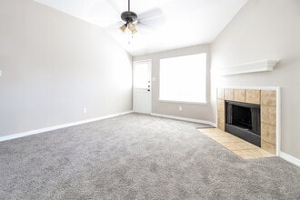 1401 Carrigan Ln in Denton, TX - Foto de edificio - Building Photo