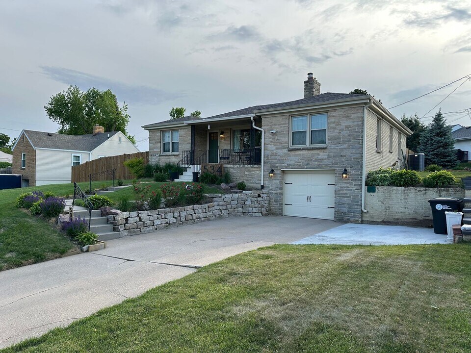 534 N 72nd Ave in Omaha, NE - Building Photo
