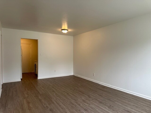 1815 McKnight Mill Rd, Unit 1815-A in Greensboro, NC - Foto de edificio - Building Photo