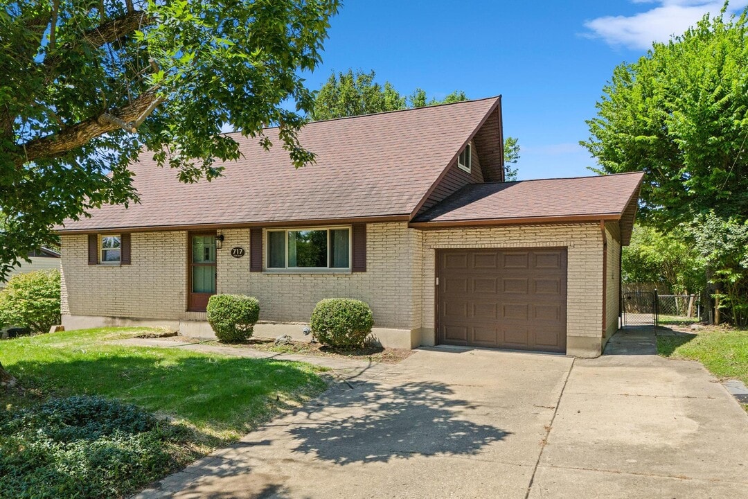 717 N 12th St in Miamisburg, OH - Foto de edificio