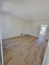 13626 Leadwell St, Unit 626 1-2 in Los Angeles, CA - Building Photo - Building Photo