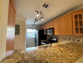 7915 NW 8th St in Miami, FL - Building Photo - Building Photo