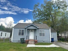 745 E Henderson Dr in Chattanooga, TN - Building Photo