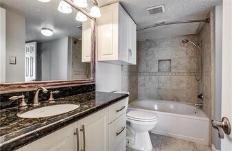 2201 Wolf St in Dallas, TX - Building Photo - Building Photo