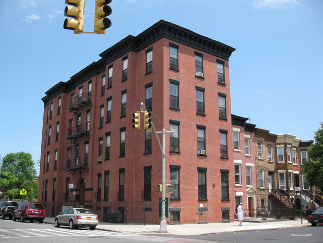 1207 Herkimer St in Brooklyn, NY - Building Photo - Building Photo