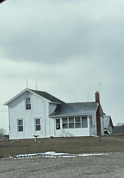 10013 Jackman Rd in Temperance, MI - Building Photo