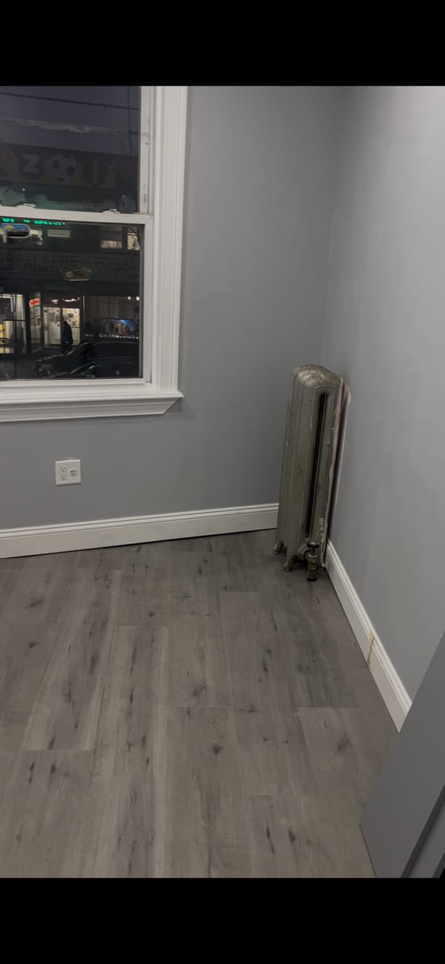 22023 Jamaica Ave in Queens Village, NY - Building Photo - Building Photo