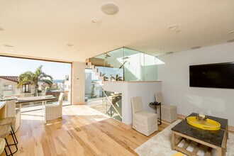 814 Monterey Blvd in Hermosa Beach, CA - Foto de edificio - Building Photo