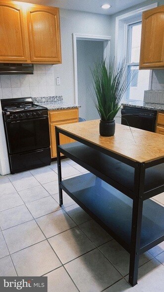 429 N 40th St in Philadelphia, PA - Building Photo - Building Photo