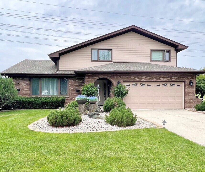 15706 Walnut Ct in Homer Glen, IL - Building Photo