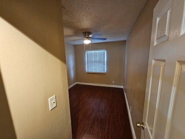 641 SW 83rd Ave in North Lauderdale, FL - Foto de edificio - Building Photo