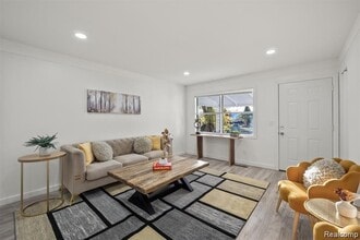 5749 Detroit St in Dearborn Heights, MI - Building Photo - Building Photo