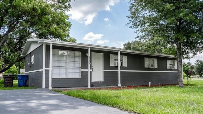 302 Sherwood Dr in Fort Meade, FL - Building Photo - Building Photo