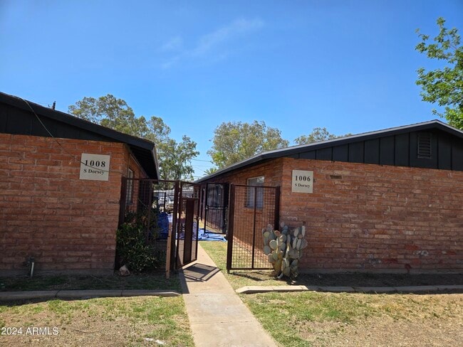 property at 1006 S Dorsey Ln