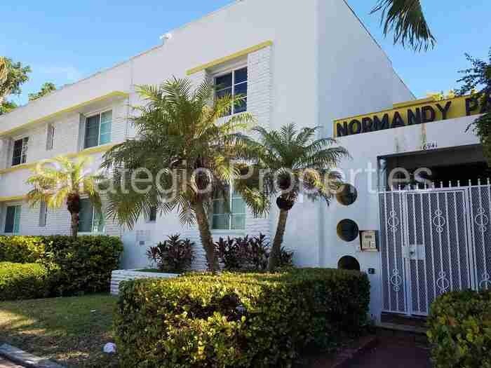 6941 Bay Dr in Miami Beach, FL - Building Photo