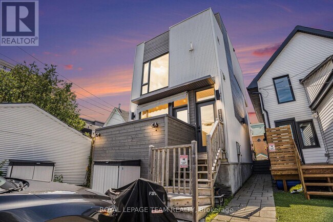 123 Carruthers Ave in Ottawa, ON - Building Photo - Building Photo